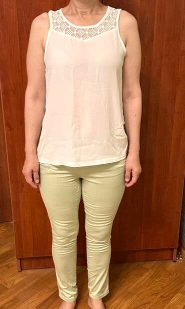 qadın koynekleri: Ağ rəngli qadın koftası – qolsuz, yüngül və nazik parça. Yuxarı — 1