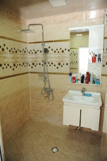 9 ci mikrorayon satilan evler: Bakı, Yeni Günəşli Massiv A, 4 otaqlı, Köhnə tikili, m. Xalqlar Dostluğu, 90 kv. m — 11