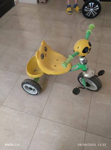 Uşaq üçtəkərli velosipedi - Rəng: sarı-yaşıl - Ön təkər pedallı, arxa