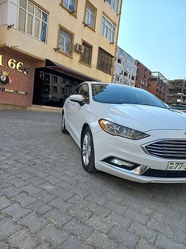 panel pulsuz: Ford Fusion sedan – ağ rəngdə, geniş və komfortlu salon — 10