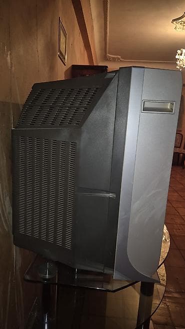 Toshiba kineskop televizor. Gümüşü rəngli korpusda klassik iri — 2