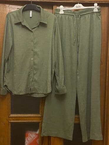 ağ qadın ətəkləri: Qadın geyimləri – 2 fərqli model 1) Ağ bluz: - Yumşaq, axıcı parça - — 27