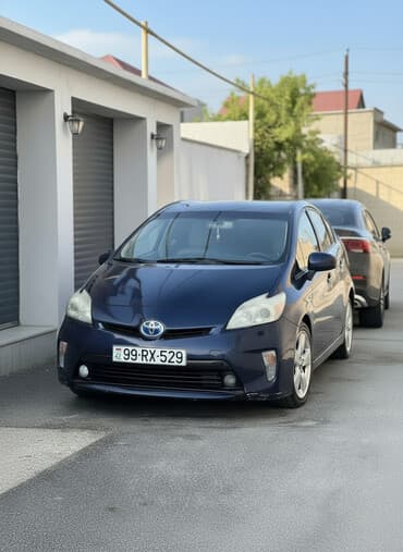 Toyota Prius: 1.8 l | 2013 il Sedan
