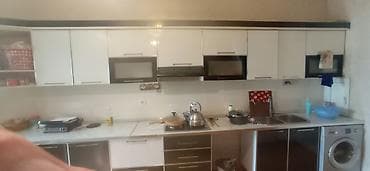 qaz skafi: Mətbəx mebeli dəsti – ağ/qara rəng kombinliyi, uzun xəttli dizayn — 3