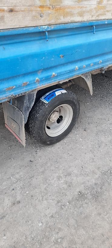 karavan maşın: Yükdaşıma üçün yığma üstü olan kiçik tonnajlı yük maşını - — 4