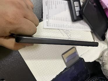 oyun rolları: Android smartfon Xüsusiyyətlər: - Tam ekranlı ön panel, mərkəzdə ön — 4