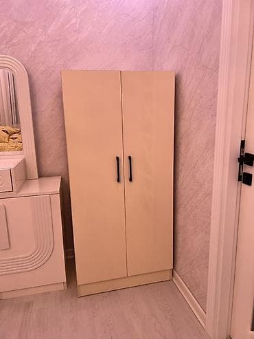 skafli utu stolu: İki qapılı saxlama şkafı - Rəng: krem/bej - Material: laminat/MDF — 1
