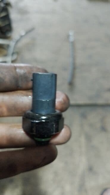 Digər datçik, sensor, qoruyucuların növləri: Bu, avtomobilinizdə təzyiqi ölçmək üçün istifadə olunan təzyiq — 1