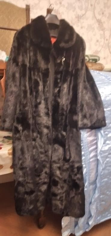 Cinslər: Qadın üçün uzun kürk palto - Rəng: Qara - Model: uzun, düz kəsim, iri — 6