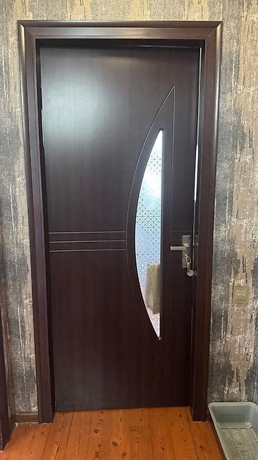 avropa qapi: Mebel qapısı – tünd qəhvəyi rəngdə. - Rəng: tünd qəhvəyi (wenge — 3