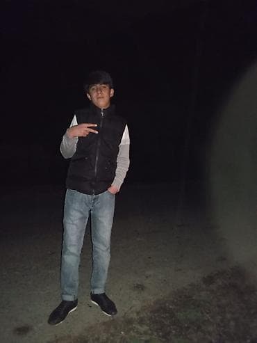 Qışlıq kişi geyim dəsti – jilet, uzunqollu köynək, cins şalvar və