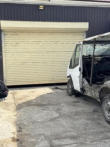 Avtomobil təmiri və servisi üçün tam təchizatlı bokslar və geniş