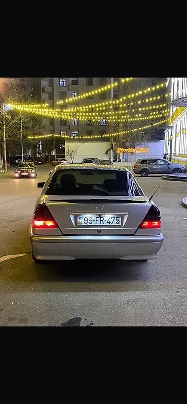 Mercedes-Benz C-Class: 1.8 l | 1998 il Sedan