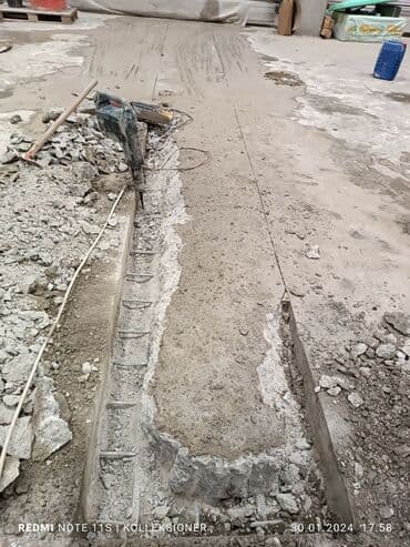 icare avtomobil qalmaq serti ile: Səssiz tozsuz səliqəli kəsim. Beton katlavan monolit kubik — 4