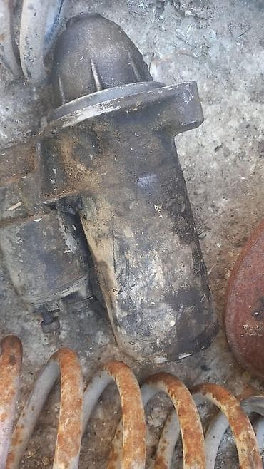 maşın ucun pec: Avtomobil ehtiyat hissələri – müxtəlif komplektasiya Mercedes. 190 — 2