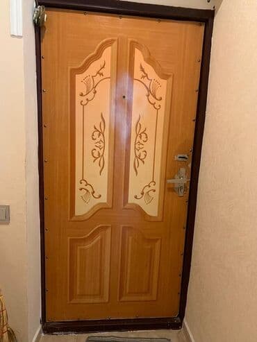 qapi modelleri: Dəmir giriş qapısı – ikiüzlü model - Material: möhkəm metal karkas - — 2