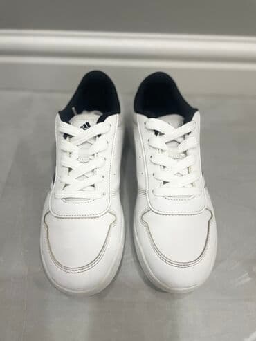 qebelend ters ev: Adidas krasovka 
Ag rengi 
20 azn
Olcu 35,5 — 2