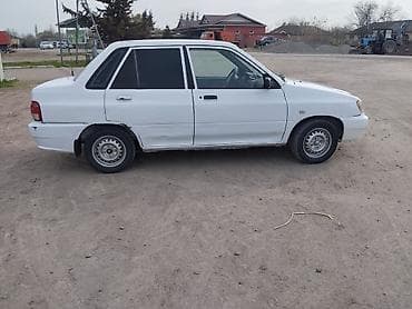 qazel yuk maslnl: Ağ rəngli sedan. Texniki və xarici xüsusiyyətlər: - 4 qapı, 5 yerlik — 5