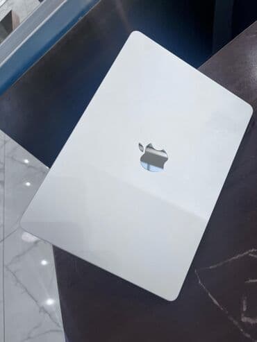 Мониторы: Apple MacBook (gümüş rəng) - Ekran: 13.6" Liquid Retina, nazik — 1