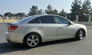 şüşə satışı: Chevrolet Cruze sedan - Kuzov: sedan, bej rəng - Mühərrik və ötürmə — 8