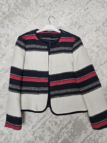 ZARA Basic qadın jaketi - Model: qısa, düyməsiz, yuvarlaq yaxalı. - — 2