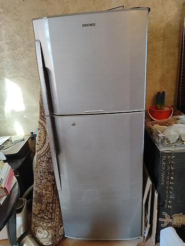 fujitsu laptop computers: 2 qapılı Hitachi Soyuducu Satılır, rəng - Gümüşü — 4