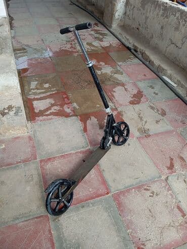 100kloluq.Şəhər içi hərəkət və hovuzsuz səfərlər üçün ayaq skuter -