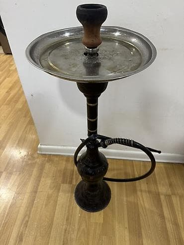 Nərgilə dəsti - Klassik şaquli konstruksiya: geniş metal külqabı