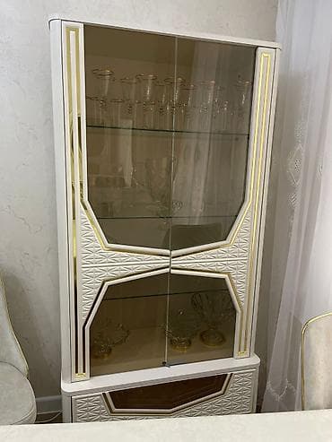 Şüşəli dolab vitrini, Yeni, Ünvandan götürmə