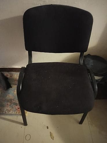 Qara rəngli yumşaq oturacaqlı ofis/ziyarətçi stulu. - Sadə və lalafo.az -da Qara rəngli yumşaq oturacaqlı ofis/ziyarətçi stulu. - Sadə və
