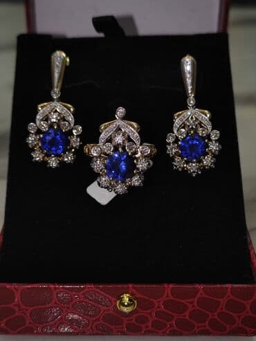 italyan qizili: Dəstə daxildir: Sırğa, Kulon, Sarı qızıl, 750 Əyar — 1