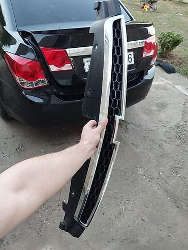 kia rio diffuser: Chevrolet Cruze üçün ön radiator barmaqlığı (gril) üsten cixmadir ucuz — 1