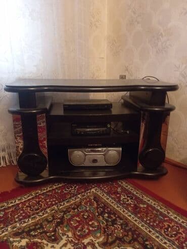 taxt doseklerinin satisi: Normal vəziyyətdə televizor altlığı satılır.Ukrayna dairəsinin yanında — 1