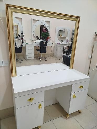 hamam kranti: Gözəllik salonu və ya ev istifadəsi üçün vizaj/saç düzümü masası və — 1