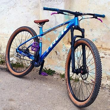 velasbet: Trek hardtail dağ velosipedi - Gövdə: yüngül alüminium, mavi rəngdə — 6