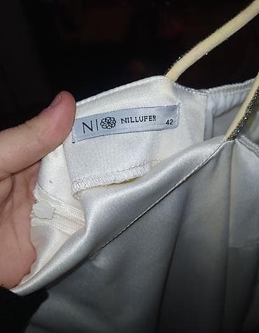 ağ kablok: Ağ rəngli Atlas don klyoş 1 dəfə toya geyinilib təzədi 42 bədən baha — 4