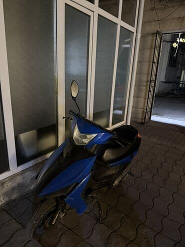 Мотоэкипировка: Şəhər içi sürüşlər üçün kompakt və qənaətcil skuter. Xüsusiyyətlər: - — 2