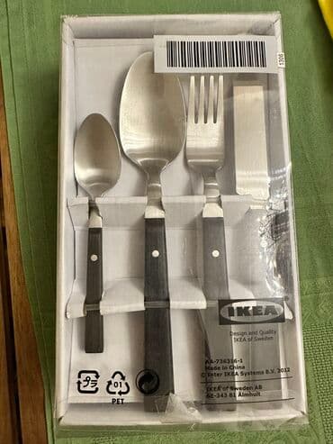 Столовый набор из 24-х принадлежностей, каждый прибор состоит из 6