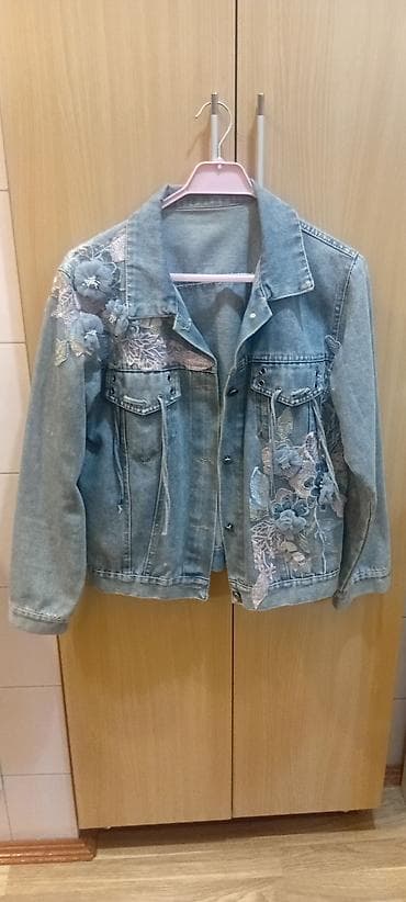 kolej jaket: Qadınlar üçün zərif dizaynlı cins gödəkçə - Material: klassik mavi — 1