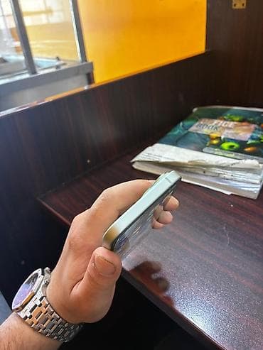 philips xenium 9@9h: IPhone 15, Yaşıl — 4