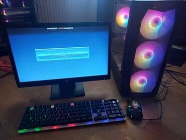 kompyuter hisseleri: Qabaqda üç ədəd mavi işıqlı ventilyatoru olan qara rəngli kompüter — 9