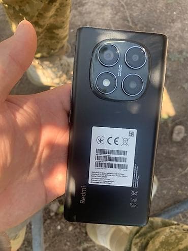 Redmi smartfon - Rəng: qara - Arxa paneldə dördlü kamera modulu