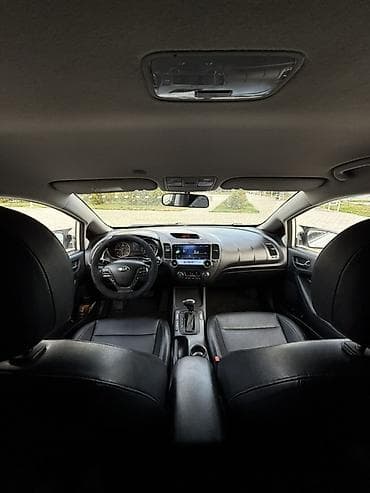 190 maşın: Kia Cerato sedan – ağ rəng, aerodinamik korpuslu, şəhər və magistral — 9