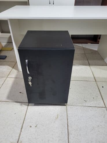 bərbər şkafı: ✅️tunbucka yenidir✅️ hundurluk 65 sm✅️ en ve derinlik 40 sm✅️ unvan — 1