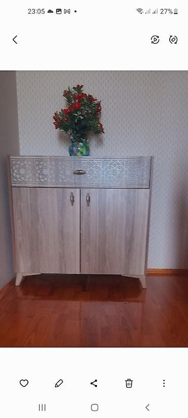 книжный шкаф: - Şkaf/konsol: Açıq palıd tonlarında, dekorativ oyma naxışlı yuxarı — 1