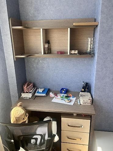 Uşaq/yeniyetmə otağı üçün mebel dəsti Tərkib: - Yazı masası: geniş iş