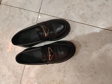Botinkalar: Uwaq üçün qara loafer ayaqqabılar 37 razmer iki defe geyinilib. - — 1