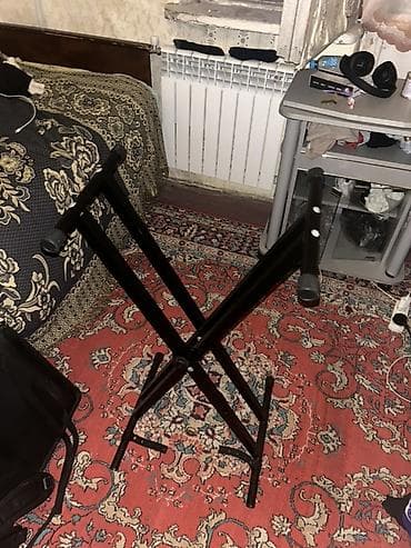 Sintezatorlar: Sintezator və DJ dayağı, stoyka. Üstünə noteboom qoymaq üçün bağlanan — 1