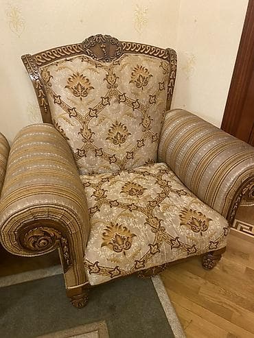 dola: Klassik üslubda 4 hissəli qonaq otağı dəsti Tərkibi: - 1 ədəd 3 — 4