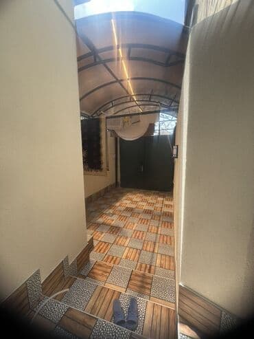 memar ecemi kiraye: 4 otag - Zal: Geniş və işıqlı otaq, kristal lüstrlü asma tavan — 14